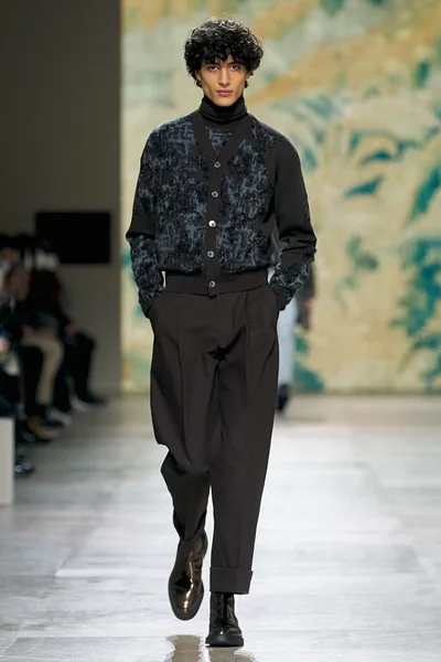 Look 3